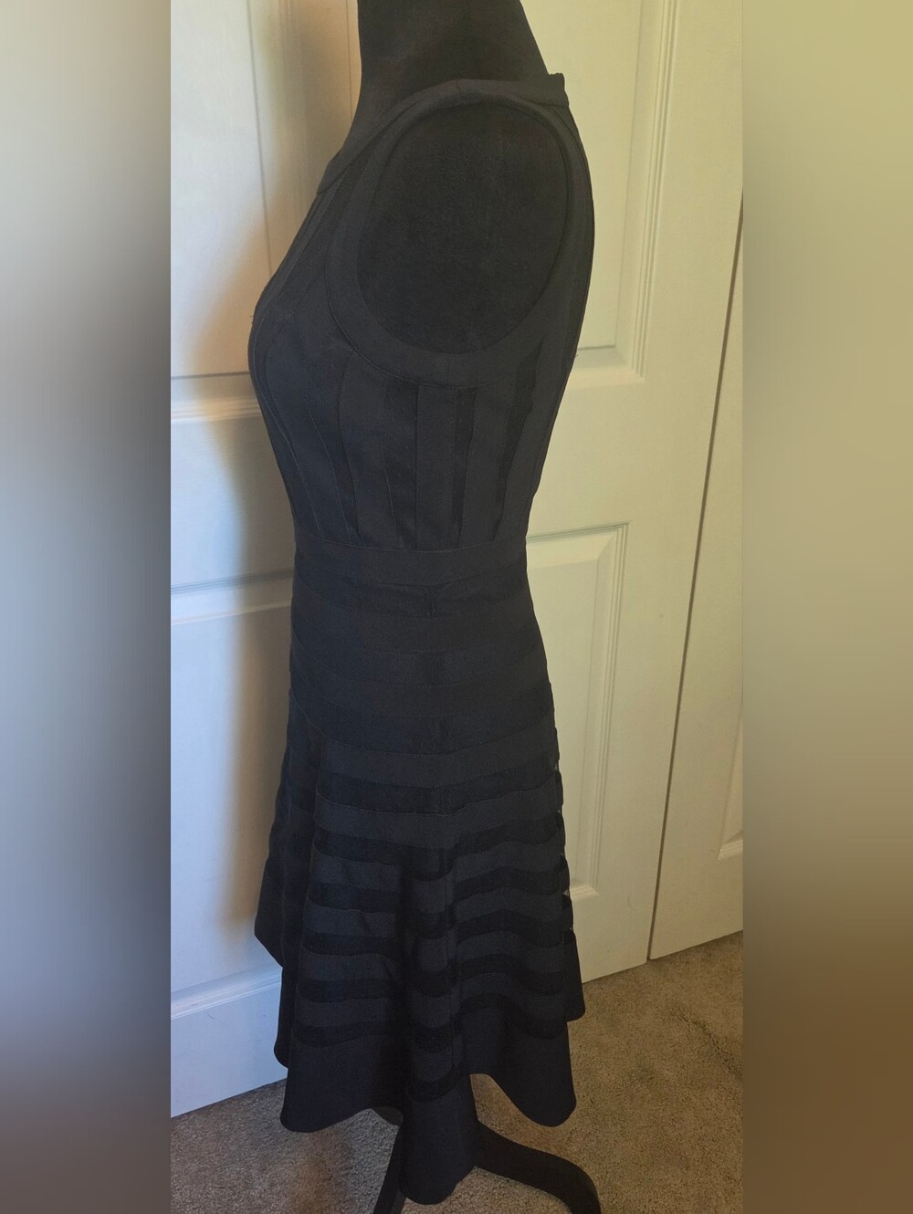 White House Black Market Sleeveless Black Fit-and-Flare Dress SIZE 00 - Picture 2 of 12